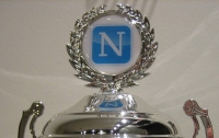 Eigen ontwerp of logo in de top van de beker